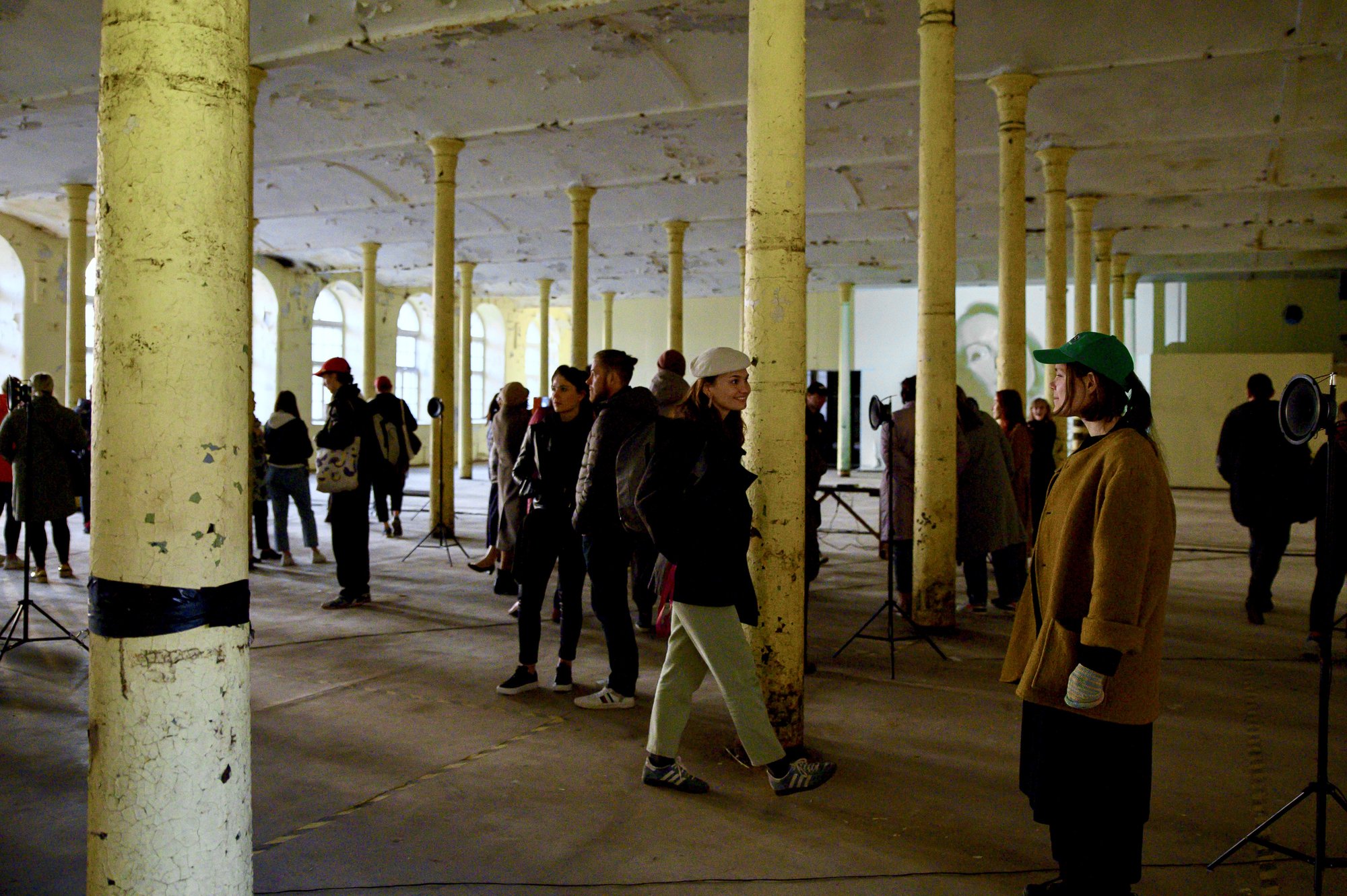 Visitors moving between loudspeakers among the columns of the Kreenholm hall.